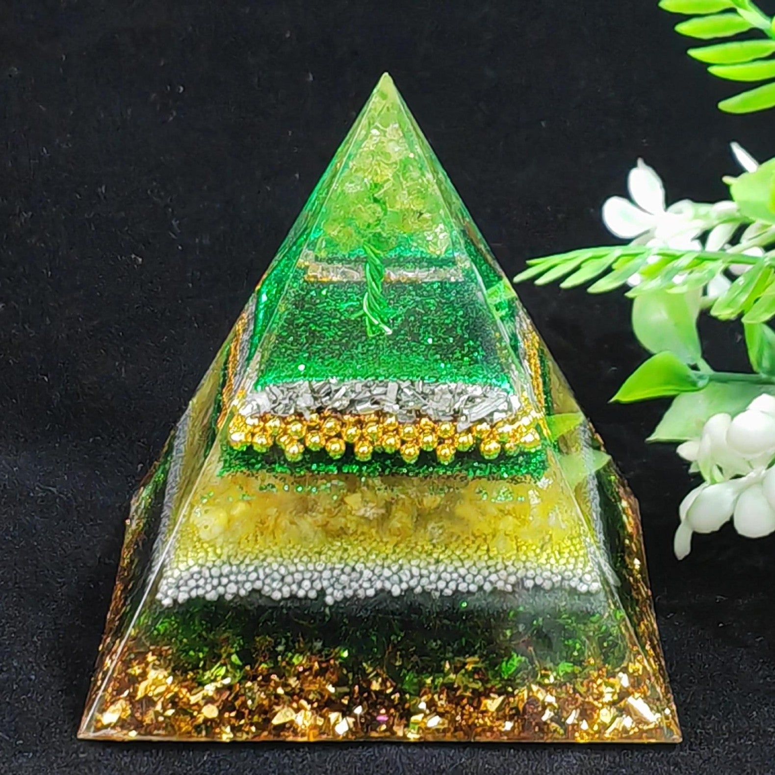8Centimeter Crystal Gravel Pyramid New Acrylic Pyramid Home Desktop Ornament