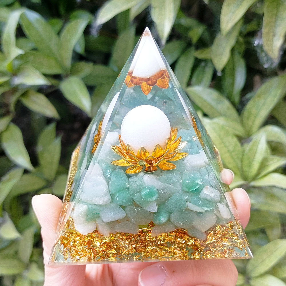 8Centimeter Crystal Gravel Pyramid New Acrylic Pyramid Home Desktop Ornament