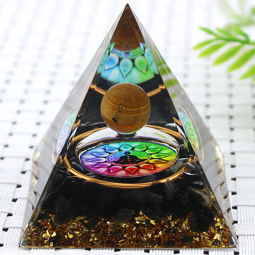 5-6cm Hot-Selling Crystal Stone Pyramid Epoxy Resin Home Office Desktop Ornament Craft